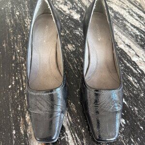 Aerosoles Size 8.5 Black Patent Leather Pumps